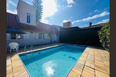 4_photo/9527391945.dc8bbd111761e841-ATLAS-233fe4e4-5c44-4d51-b66d-ff8404dc297a.jpg de casa à venda com 3 quartos, 240m² em Córrego Grande, Florianópolis