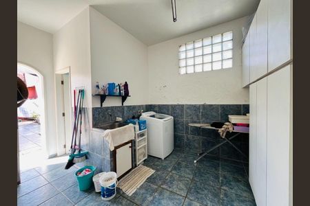 12_photo/9527391945.dc8bbd111761e841-ATLAS-72f9b5c9-e386-49b4-b2ec-a7ae17f09a6a.jpg de casa à venda com 3 quartos, 240m² em Córrego Grande, Florianópolis