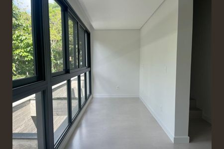 4_photo/9527391cc5.f38e38137a2159e3-ATLAS-e18720f0-ab6b-4e96-a23e-efa7b89e23be.jpg de casa à venda com 3 quartos, 164m² em Santa Monica, Florianópolis