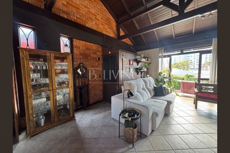 32_photo/952739207b.b7a28b76476596d7-ATLAS-81c3d7b6-d65c-459b-bfda-1cc7b379796f.jpg de casa à venda com 5 quartos, 530m² em Itacorubi, Florianópolis
