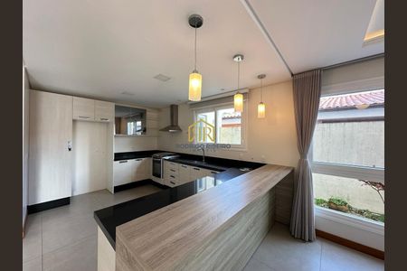 12_photo/95273920ff.09604b2c146ebc17-ATLAS-5f9a4a2e-3bb5-4e0e-a108-a38b22e7ce77.jpg de casa à venda com 3 quartos, 227m² em Itacorubi, Florianópolis