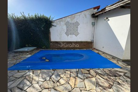 47_photo/9527392111.d9f076d2edbf9077-ATLAS-0d41d9b2-1bef-4fd1-a3d0-6044f642e9a6.jpg de casa à venda com 4 quartos, 175m² em Itacorubi, Florianópolis