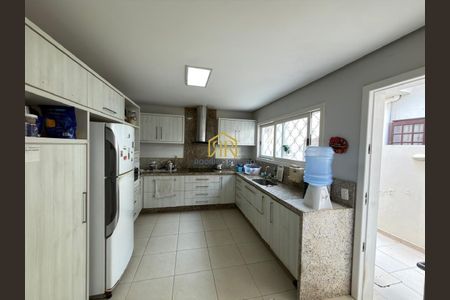 6_photo/952739211b.bdf1def5ceb5107f-ATLAS-5bdae0b4-d00f-4e9d-81c6-bf02a1e803be.jpg de casa à venda com 6 quartos, 288m² em Itacorubi, Florianópolis