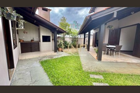 2_photo/952739212b.9845a183adc4e21d-ATLAS-2f74f488-681e-4300-a18b-4ea2a9f5e60d.jpg de casa à venda com 3 quartos, 233m² em Itacorubi, Florianópolis