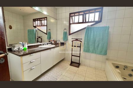 29_photo/952739212b.9845a183adc4e21d-ATLAS-c042c713-911a-44a6-9c3a-03ae8cfa1a5a.jpg de casa à venda com 3 quartos, 233m² em Itacorubi, Florianópolis