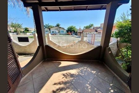 5_photo/95273921e5.f004b3811d646080-ATLAS-eb66e87a-9124-49a9-8cdf-d200b92a04ce.jpg de casa à venda com 4 quartos, 182m² em Itacorubi, Florianópolis