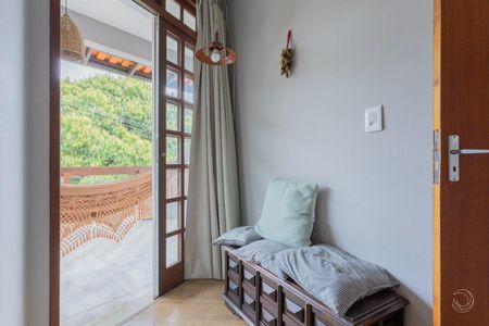 18_photo/9527393d9b.1a2575360a780997-ATLAS-0c3e6eae-8f64-4b3e-953b-75825554ed8e.jpg de casa à venda com 5 quartos, 333m² em Córrego Grande, Florianópolis