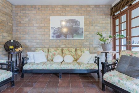 4_photo/9527393d9b.1a2575360a780997-ATLAS-e1513a7b-e945-4591-916f-4ed2c123d593.jpg de casa à venda com 5 quartos, 333m² em Córrego Grande, Florianópolis