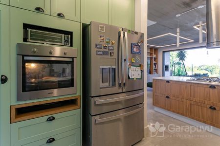 11_photo/9527394a99.4e8bf0435a0067fb-ATLAS-936767f9-e886-4a76-92bd-7550f3bc88d9.jpg de casa de condomínio à venda com 3 quartos, 234m² em Lagoa da Conceição, Florianópolis