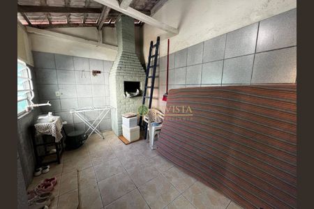 4_photo/9527399b79.e6c5309fd1607d84-ATLAS-5db3c9b8-4df9-43d7-b8fb-ec6dde2437ce.jpg de casa à venda com 3 quartos, 200m² em Costeira do Pirajubaé, Florianópolis