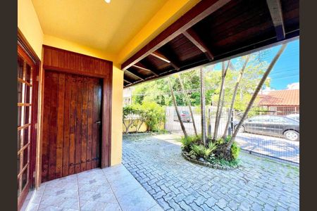 40_photo/952739b3ff.1bb529b01f5e602e-ATLAS-4faa3d7b-4d31-4b9a-bc83-46bdd2f1516c.jpg de casa à venda com 6 quartos, 200m² em Saco dos Limões, Florianópolis