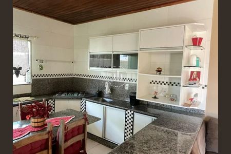 5_photo/95273a1151.527d2e055a247cfd-ATLAS-d2e2e450-af6b-47e4-a76c-a1d8f8e4a24d.jpg de casa à venda com 4 quartos, 300m² em Carianos, Florianópolis