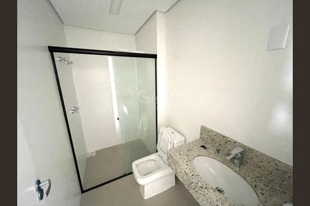 27_photo/95273a147f.c1dc00249eefaead-ATLAS-b9cc2701-8499-4431-ac6d-2fde9e6b8973.jpg de casa para alugar com 3 quartos, 143m² em Carianos, Florianópolis
