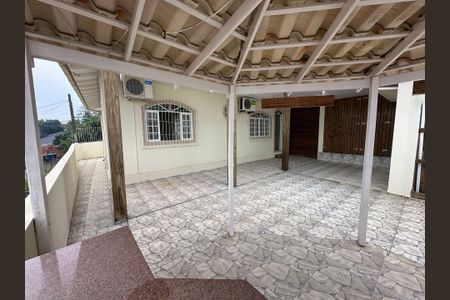 14_photo/95273a2d7d.eb4747a7722cd593-ATLAS-984215db-bd3e-40f8-a07e-e4eaf431a7f1.jpg de casa para alugar com 3 quartos, 130m² em Costeira do Pirajubaé, Florianópolis