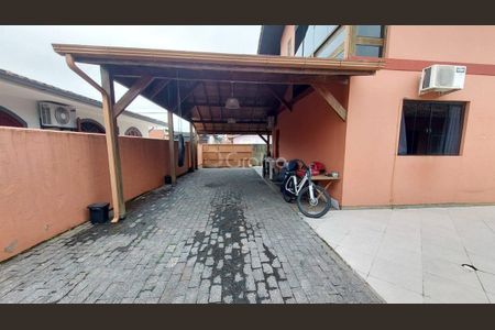 17_photo/95273a3fd9.821bca6a381fcd78-ATLAS-440efbd4-e772-4026-a471-974cdc5b569c.jpg de casa à venda com 5 quartos, 235m² em Carianos, Florianópolis