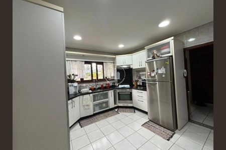 18_photo/95273a4017.1dc817000cb419a8-ATLAS-51f1d6a5-8b43-4833-9c4f-6aa7cfaf9ee1.jpg de casa à venda com 4 quartos, 243m² em Carianos, Florianópolis