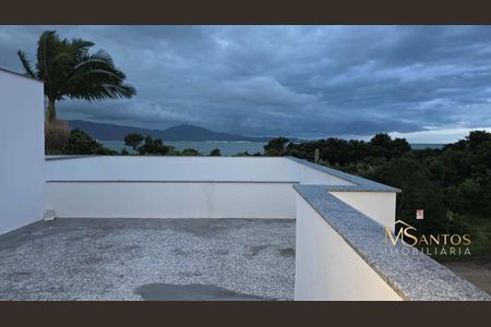 27_photo/95273a438f.970dbbdf4e9b98b2-ATLAS-195a16da-1b2b-4c33-91eb-ac2f4ff54a8e.jpg de casa à venda com 5 quartos, 220m² em Carianos, Florianópolis