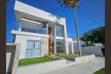 4_photo/95273a438f.970dbbdf4e9b98b2-ATLAS-202f288d-2f35-425a-86ef-e1e3b06c660a.jpg de casa à venda com 5 quartos, 220m² em Carianos, Florianópolis