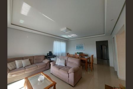 2_photo/95273a4463.fbcd7a2e7ac63d93-ATLAS-365eda8e-7a10-4bfb-8748-24efbb0eb02d.jpg de casa à venda com 5 quartos, 274m² em Carianos, Florianópolis