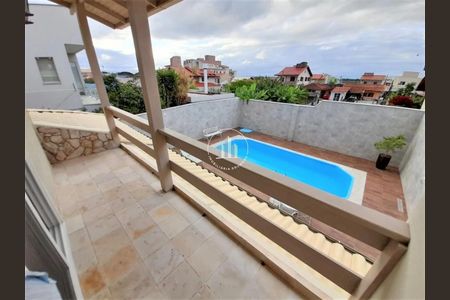 28_photo/95273a4f57.141f3b0b3d8229cd-ATLAS-aab4bc60-7eda-4b25-b46e-b8e192e31eda.jpg de casa à venda com 4 quartos, 241m² em Carianos, Florianópolis