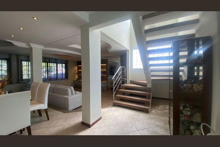 7_photo/95273a4f5d.671b3960e7484b54-ATLAS-e5b02e45-2272-4852-b946-2bd637c799f7.jpg de casa à venda com 4 quartos, 247m² em Carianos, Florianópolis