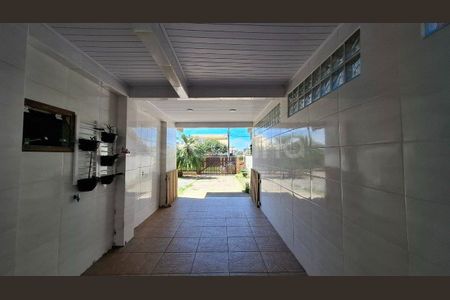 2_photo/95273a4f9d.58dbba0947eec603-ATLAS-7cd2c9b7-5cc7-4329-97f2-788f04c889fc.jpg de casa à venda com 4 quartos, 110m² em Carianos, Florianópolis
