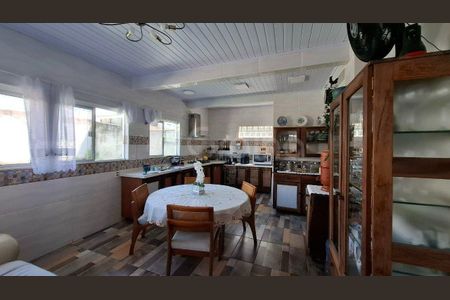 6_photo/95273a4f9d.58dbba0947eec603-ATLAS-9c30ecce-e558-4e04-b5f3-18a52e3a83c4.jpg de casa à venda com 4 quartos, 110m² em Carianos, Florianópolis