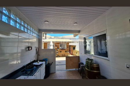 3_photo/95273a4f9d.58dbba0947eec603-ATLAS-f2559e9d-edf1-432e-a4cb-cf9b1a15a5d6.jpg de casa à venda com 4 quartos, 110m² em Carianos, Florianópolis