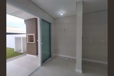 4_photo/95273a4fc5.5d39709a9105c5d4-ATLAS-2c34ed92-09ff-41ae-bfee-1eb35dc0448a.jpg de casa à venda com 3 quartos, 144m² em Carianos, Florianópolis