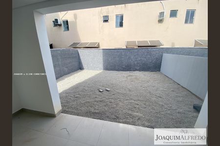 5_photo/95273a4ff1.c004be0b05d3a304-ATLAS-b09249e1-3b8c-4bb2-bf5d-2dc06feabd54.jpg de casa à venda com 3 quartos, 132m² em Carianos, Florianópolis