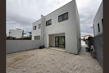 5_photo/95273a5003.8fe9ac2869a9b733-ATLAS-03a58b49-618c-46cd-8b7a-da65785e401f.jpg de casa à venda com 3 quartos, 142m² em Carianos, Florianópolis