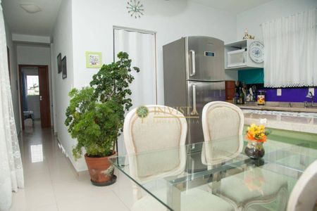 6_photo/95273a5005.ec8758d20009ae41-ATLAS-4504fad2-e8d9-45ec-a99d-5d424c72824d.jpg de casa à venda com 4 quartos, 200m² em Carianos, Florianópolis