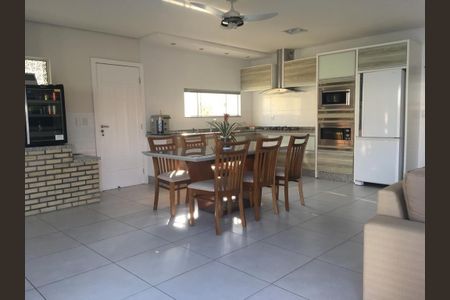 7_photo/95273a5ae9.bd2dffe6b68feeb7-ATLAS-c12c31c7-6cfd-48af-965d-d43d377bfeea.jpg de casa à venda com 4 quartos, 321m² em Carianos, Florianópolis