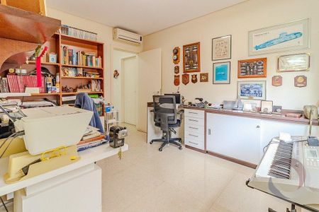 31_photo/95273b04c5.e1d2c46bde3eb79c-ATLAS-f9bad429-e84e-4e97-a0a1-bad8aa32219c.jpg de casa à venda com 5 quartos, 313m² em Autódromo, Florianópolis