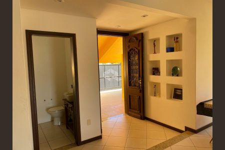 5_photo/95273b0a2f.4cea1a0b3f6bbd2f-ATLAS-19909e5d-5811-4410-8328-937bb7d115bd.jpg de casa à venda com 6 quartos, 229m² em Campeche Central, Florianópolis