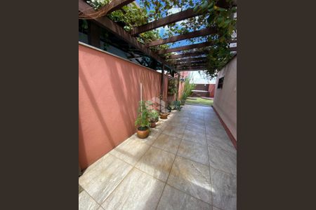 10_photo/95273b0e5d.b5f4e39731e4f05c-ATLAS-ce39d015-e533-4a11-a878-e280c2b0ec7f.jpg de casa à venda com 3 quartos, 127m² em Campeche Central, Florianópolis