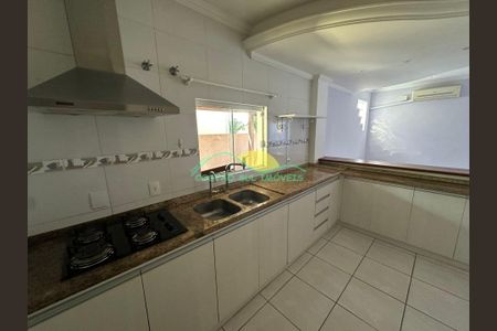 9_photo/95273b0e67.dc7b031a1d7e8bb1-ATLAS-b3336e7f-7d3a-442a-9b74-d052d82bc698.jpg de casa para alugar com 3 quartos, 140m² em Campeche Central, Florianópolis