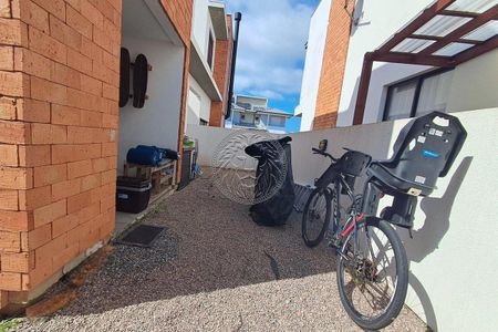 20_photo/95273b0e6d.2d0f88dd1dddff54-ATLAS-f4001cd6-3494-4f0c-ae4c-bdf485b348c3.jpg de casa à venda com 3 quartos, 123m² em Campeche Central, Florianópolis