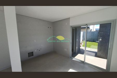21_photo/95273b0ff1.ceff8192393c33de-ATLAS-cc915d4c-4d1e-4b65-b7f7-2baa529824c0.jpg de casa à venda com 3 quartos, 132m² em Campeche Central, Florianópolis