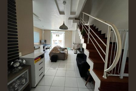 3_photo/95273b1023.1bb529b01f5e602e-ATLAS-5f4acddc-5f00-40f9-97e2-8aa741aa45b2.jpg de casa à venda com 3 quartos, 122m² em Campeche Central, Florianópolis