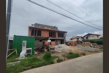 13_photo/95273b102f.fe96b63aec789ef1-ATLAS-8e6ca63b-b806-4fe8-b940-b0d3368cd242.jpg de casa à venda com 3 quartos, 109m² em Campeche Central, Florianópolis