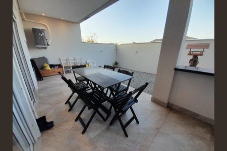 11_photo/95273b13e3.59b9fa3339c8dcb8-ATLAS-042211f5-a6f6-4d92-b286-2b0f9f4883c5.jpg de casa à venda com 3 quartos, 138m² em Campeche Central, Florianópolis