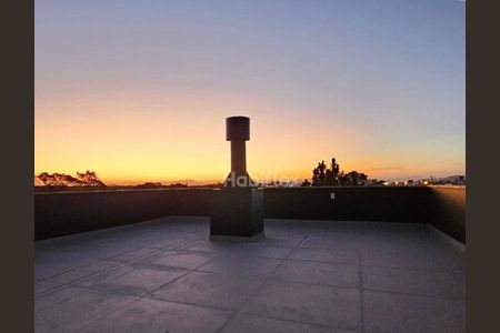 3_photo/95273b150d.de423035fd896bae-ATLAS-2cf0a7a4-3bf3-412e-885a-1fbcc171fcbc.jpg de casa à venda com 3 quartos, 190m² em Campeche Central, Florianópolis