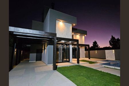 4_photo/95273b150d.de423035fd896bae-ATLAS-419fb9c4-c22e-4537-bd9f-4a1f4b5eb65e.jpg de casa à venda com 3 quartos, 190m² em Campeche Central, Florianópolis