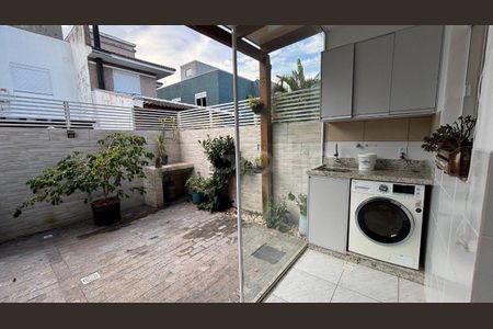 7_photo/95273b2751.f469cfda097b0aa9-ATLAS-810b39ed-62f0-4767-a3e4-3e97dcd60ea5.jpg de casa à venda com 3 quartos, 111m² em Alto Ribeirão Leste, Florianópolis