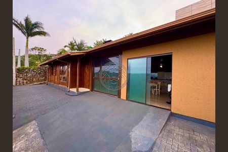 4_photo/95273b2d41.95bc2a4251ebce80-ATLAS-b8b47e47-144a-4e34-983d-7f873b9acce8.jpg de casa à venda com 3 quartos, 100m² em Morro das Pedras, Florianópolis