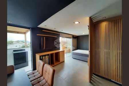 9_photo/95273b3167.06d0e82101a84137-ATLAS-fac09eb9-7316-4ff5-aca6-c0d24ecb37de.jpg de apartamento para alugar com 1 quarto, 50m² em Morro das Pedras, Florianópolis