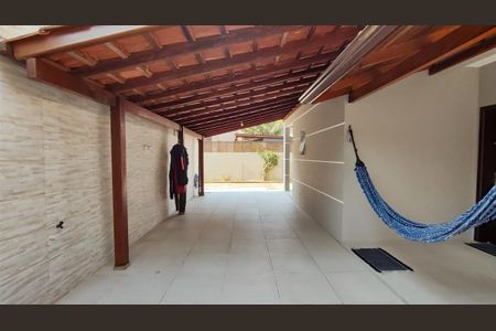 4_photo/95273b35b9.a49d907f0912b726-ATLAS-ab3dc0f8-5f8e-4a6f-9d4c-4b5e68a2a0fe.jpg de casa à venda com 2 quartos, 74m² em Campeche, Florianópolis