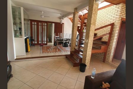 2_photo/95273b36bb.b8c4f165c1f119ea-ATLAS-0e9423b3-ec11-44a6-ad6a-2fdb9396c77a.jpg de casa à venda com 5 quartos, 356m² em Campeche, Florianópolis