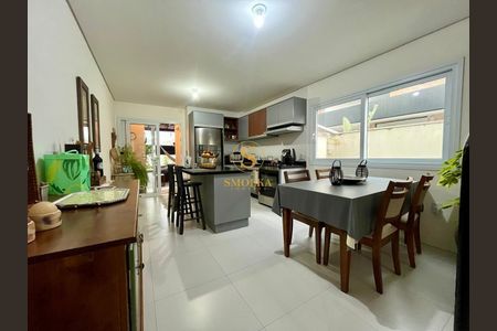 2_photo/95273b3ccf.6ba4ef9df26df2e3-ATLAS-2bc3cd99-e4d6-4f61-ba01-3cd2c439c56b.jpg de casa à venda com 3 quartos, 117m² em Moenda, Florianópolis